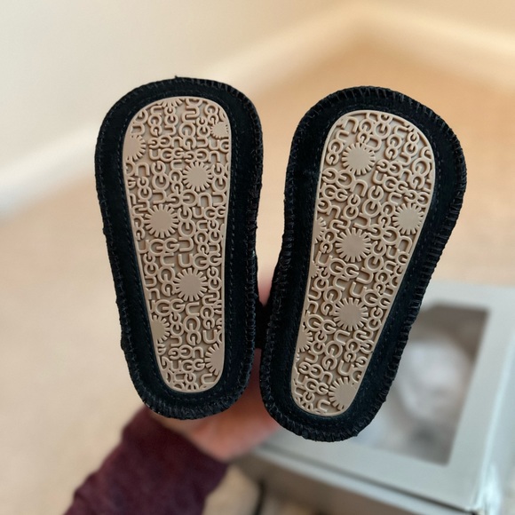 New Baby / Toddler Uggs - Picture 3 of 6